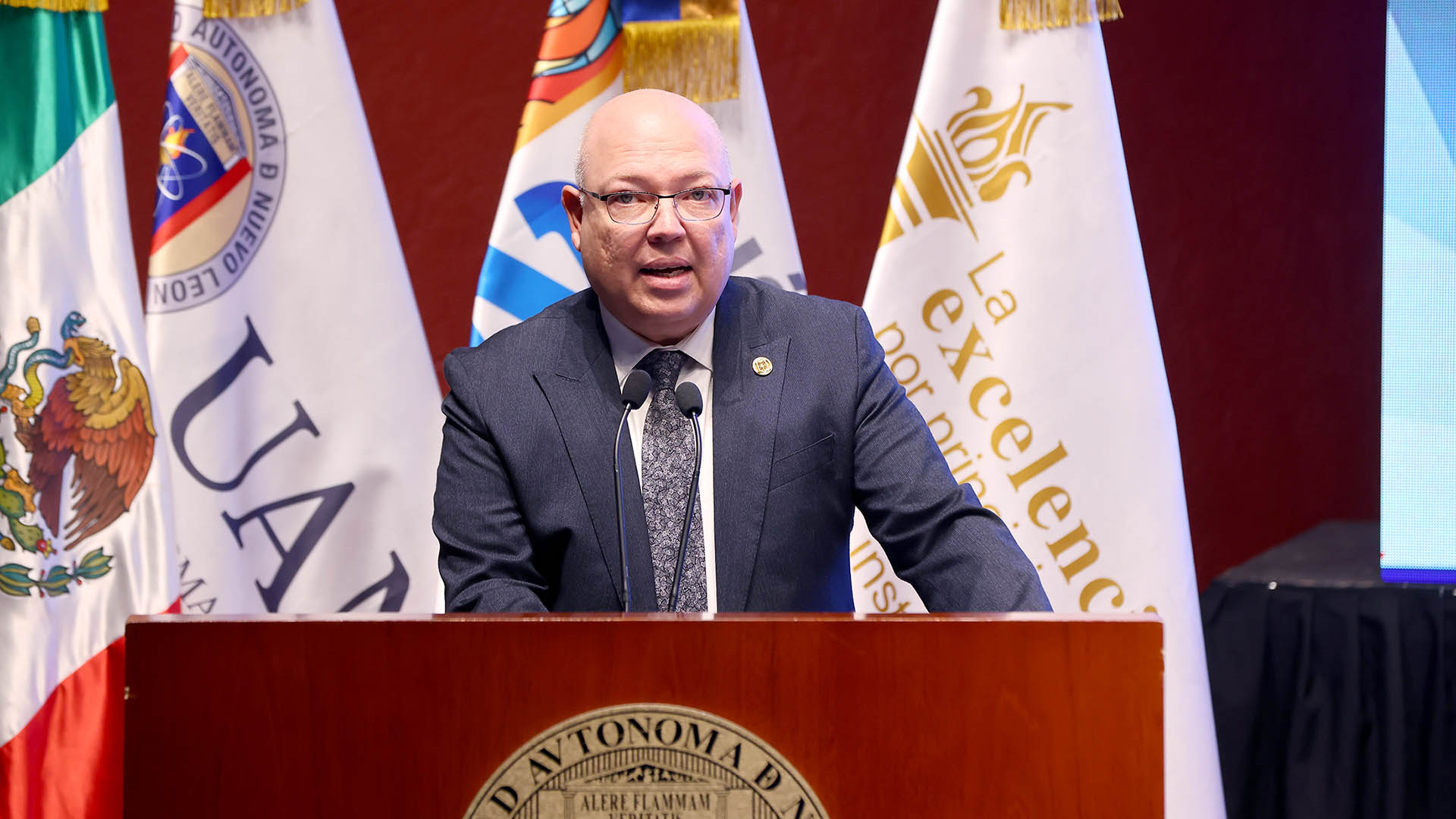 Avanza UANL en acreditación de calidad de sus preparatorias