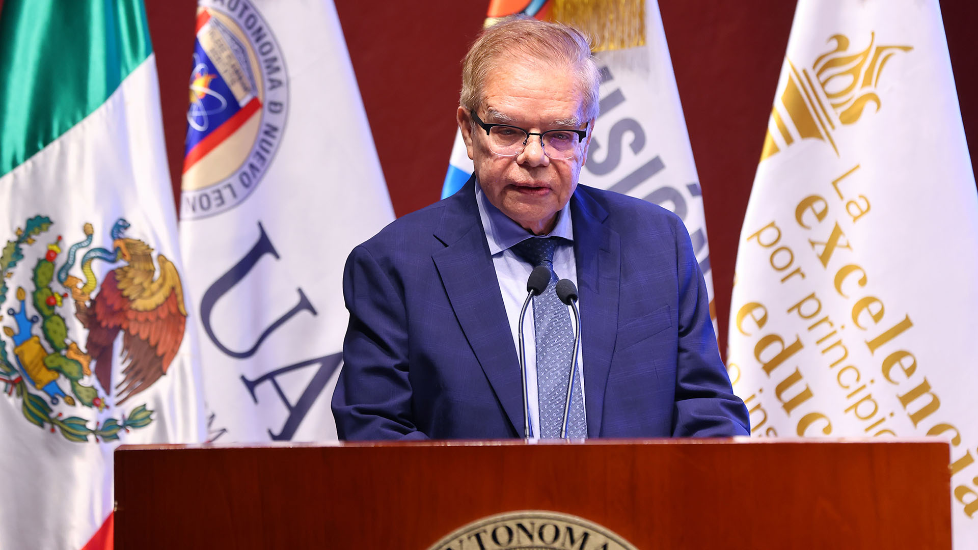 Avanza UANL en acreditación de calidad de sus preparatorias