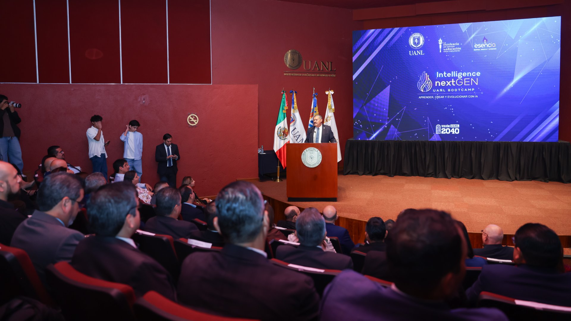 Impulsa UANL aplicación de IA en la educación durante BootCamp