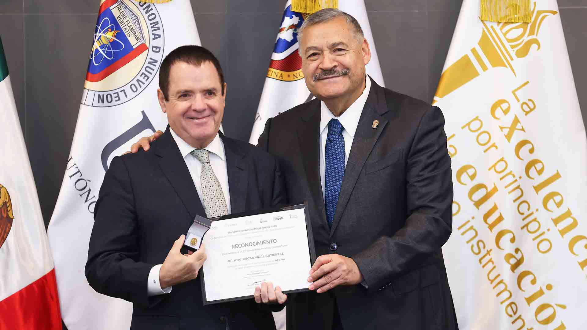 Rinde homenaje UANL a 78 profesores de Medicina