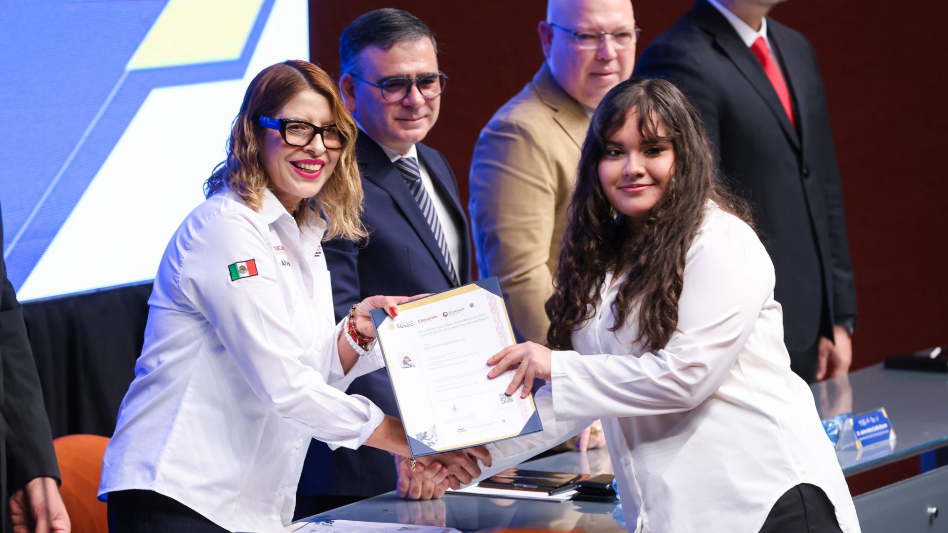 Certifican a docentes por su excelencia académica