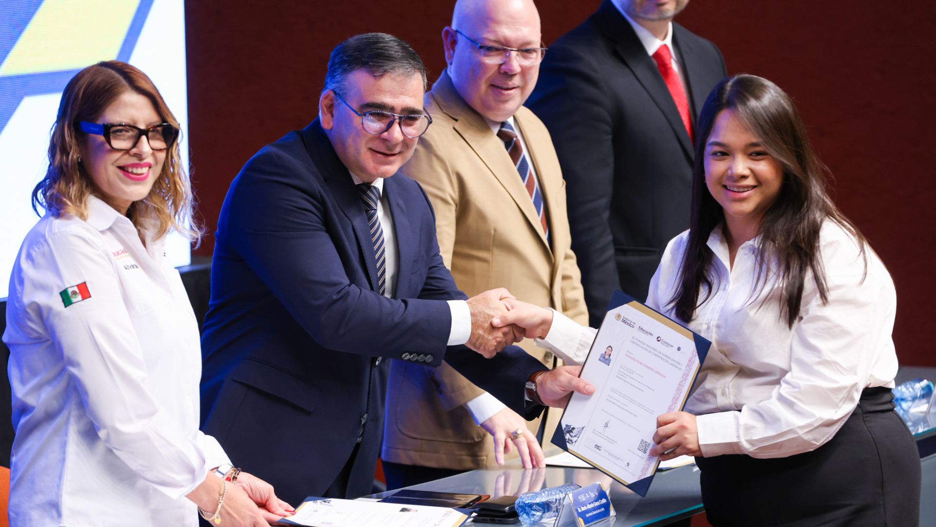 Certifican a docentes por su excelencia académica