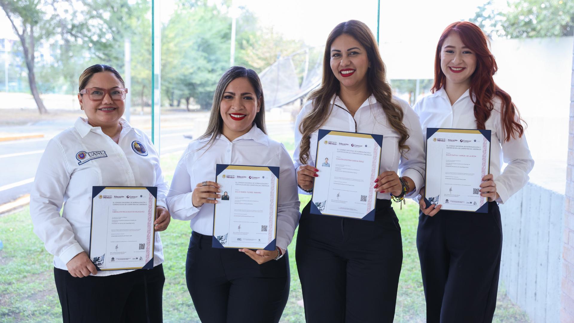 Certifican a docentes por su excelencia académica