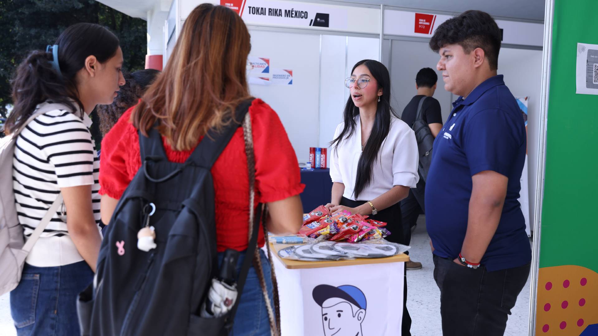 Vincula FCQ a sus estudiantes con opciones de prácticas y empleo