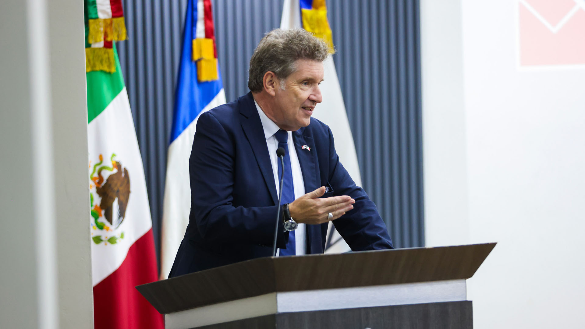 Reconocen enseñanza del francés de Preparatoria 8