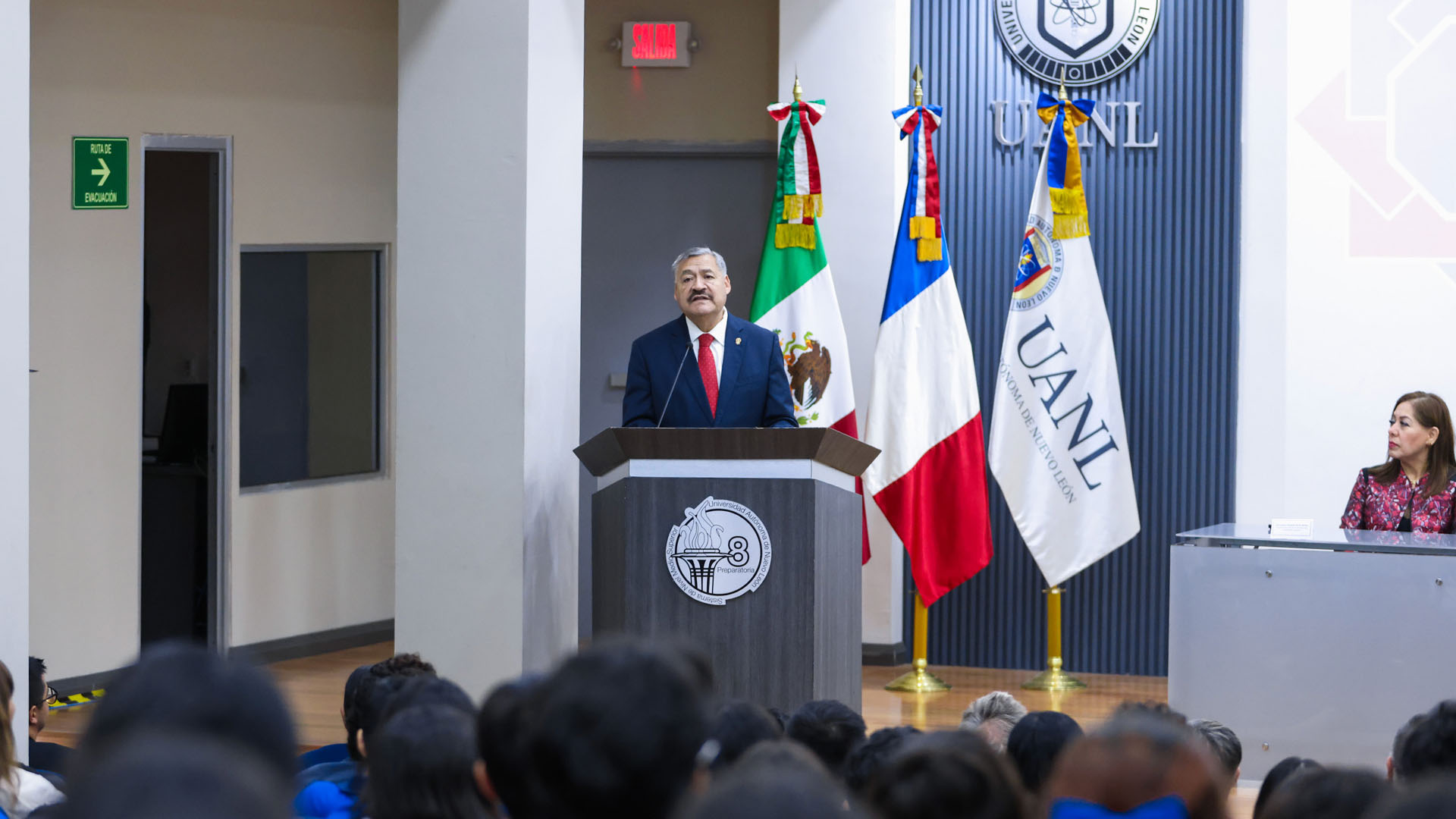 Reconocen enseñanza del francés de Preparatoria 8