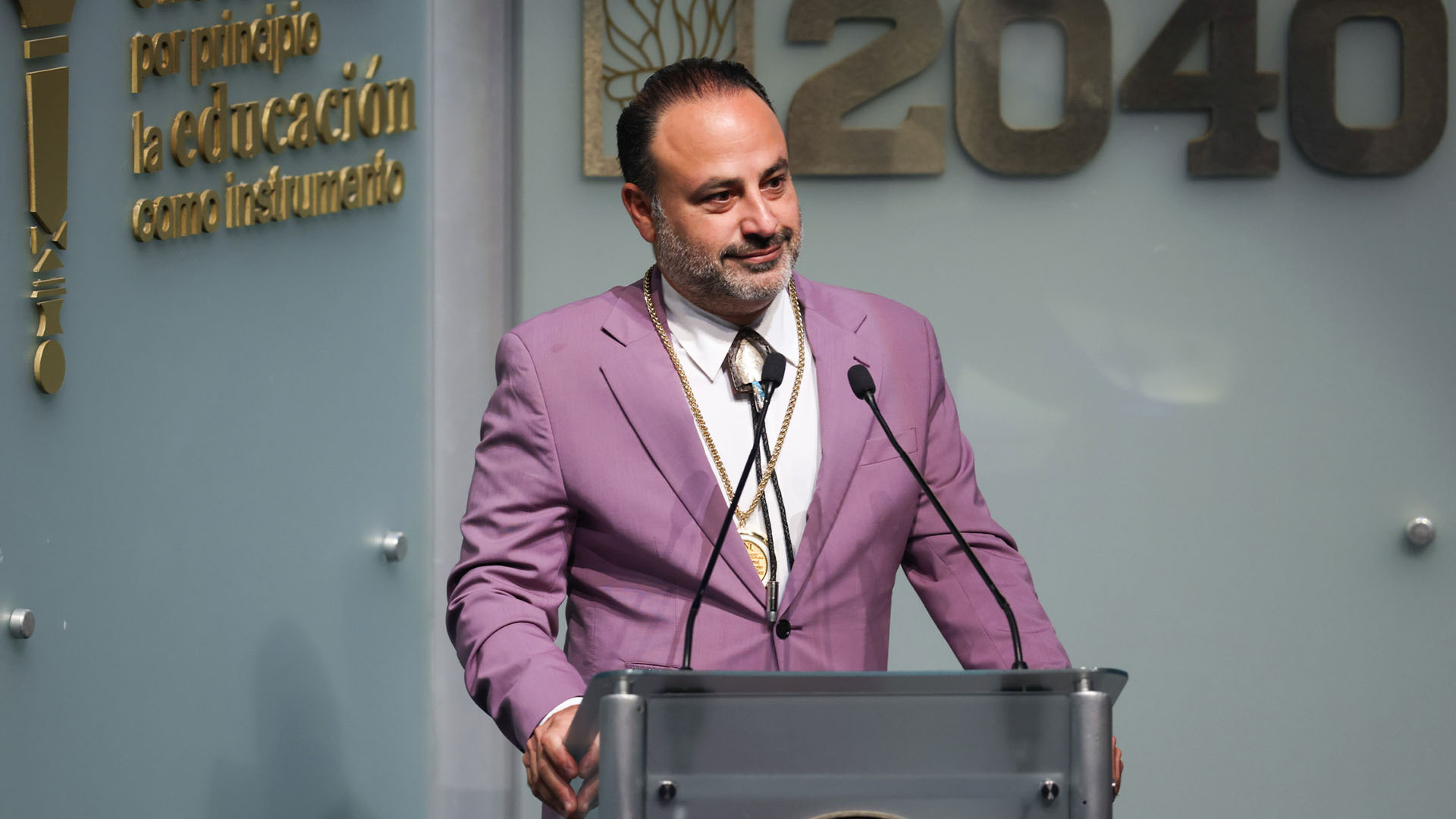UANL reconoce excelencia médica con la Medalla Dr. José Eleuterio González
