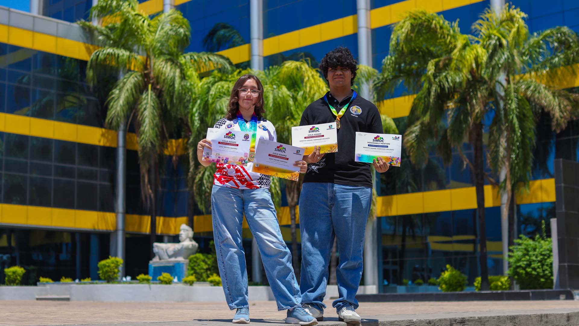 Logran oro en olimpiada de matemáticas realizada en Singapur
