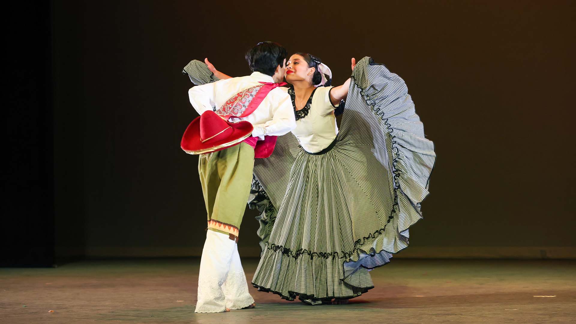Celebra UANL sus raíces y tradiciones con Muestra de Danza Folklórica 2026