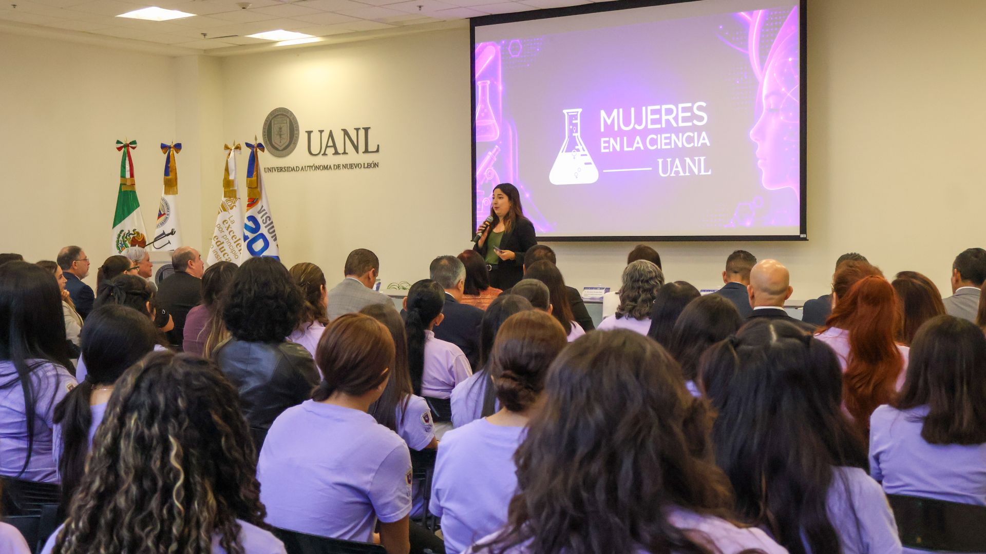 Integra UANL a 1 mil 700 estudiantes al programa Mujeres en la Ciencia