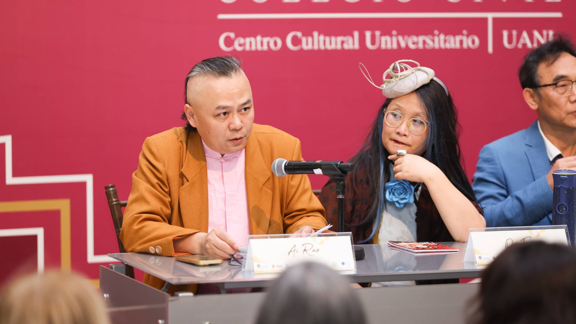 Celebra UANL 20 años del CCL con poesía china