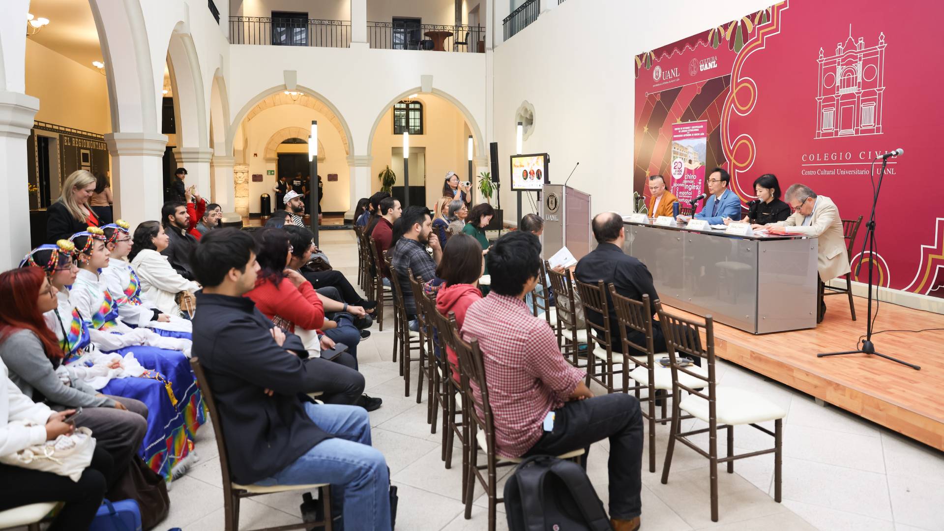 Celebra UANL 20 años del CCL con poesía china