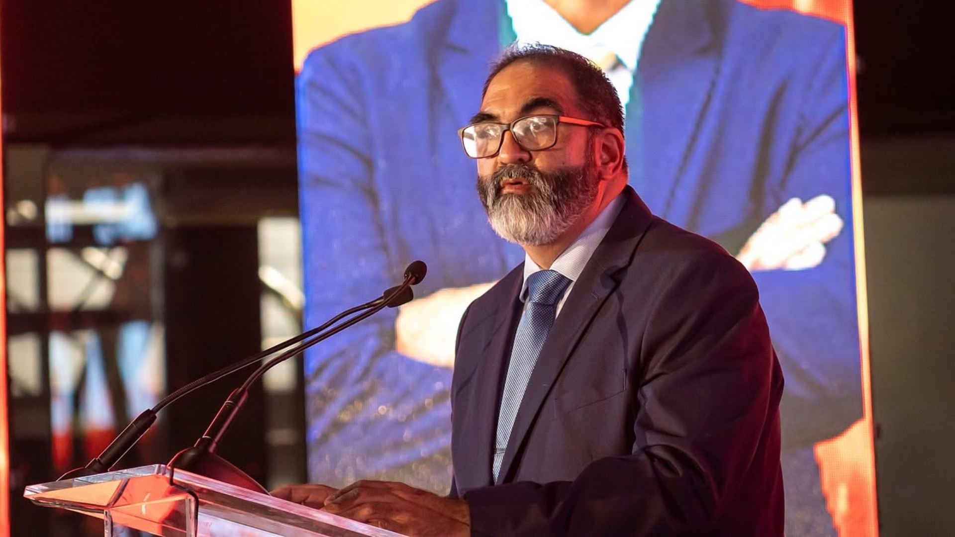 Premio Estatal de Ciencia honra trayectoria de investigador de UANL