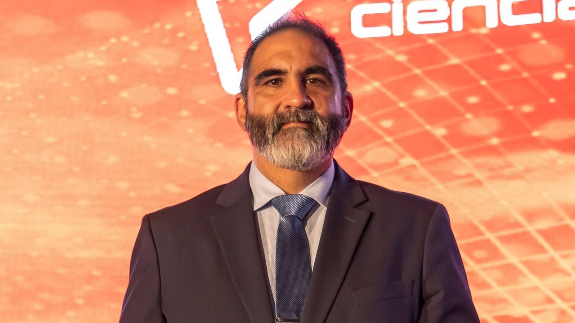 Premio Estatal de Ciencia honra trayectoria de investigador de UANL
