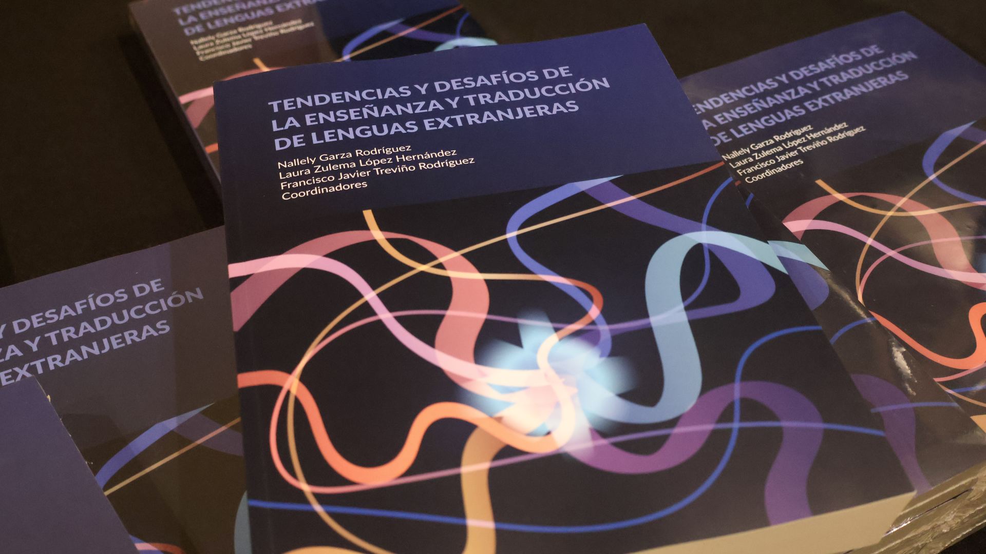 Dialogan sobre tendencias y desafíos de la traducción