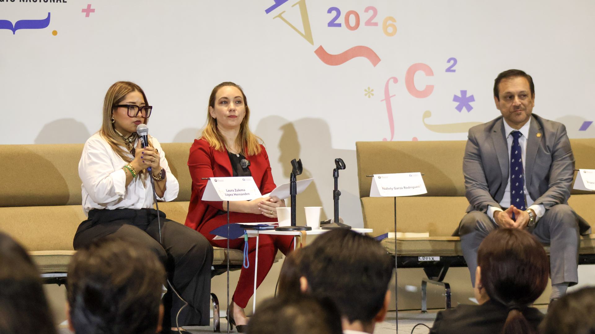 Dialogan sobre tendencias y desafíos de la traducción